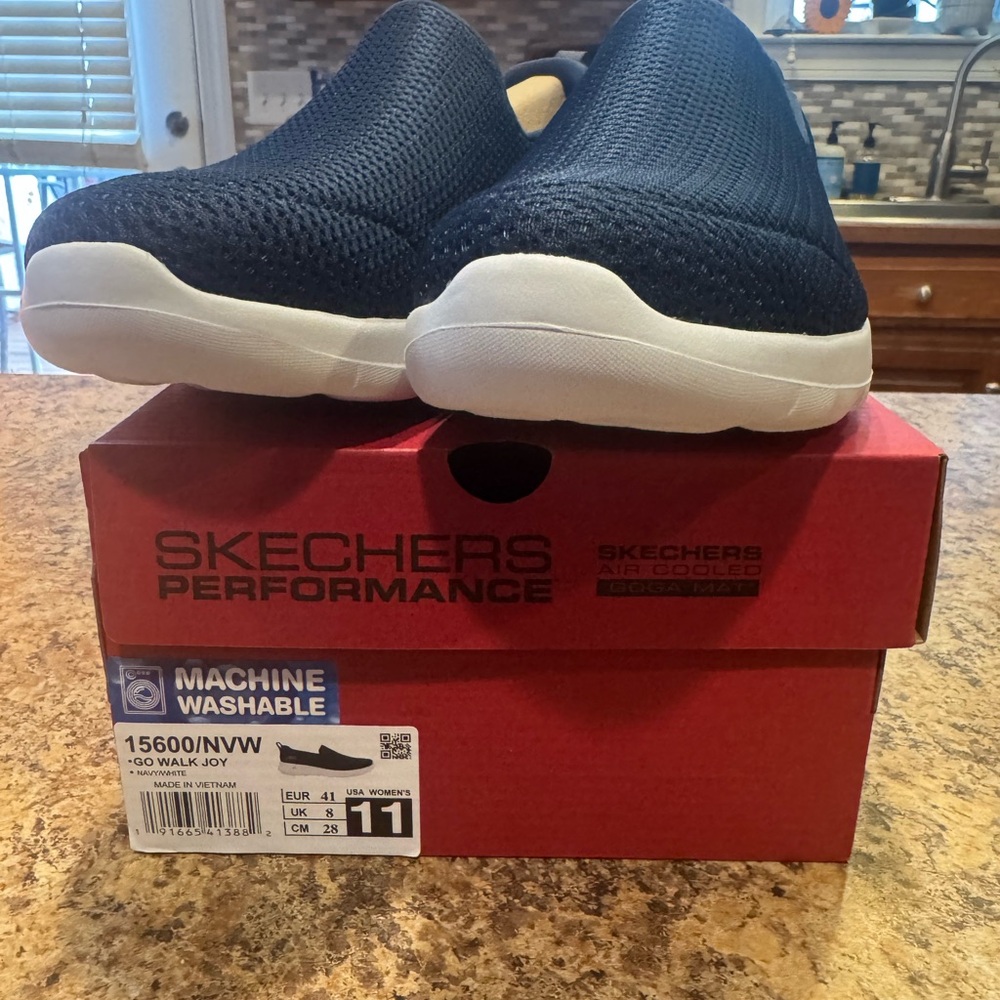 Skechers Navy and White Slip-On Size 11 Women’s - Picture 5 of 7